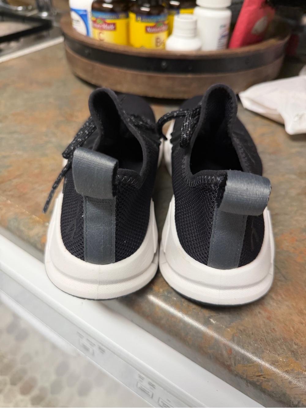 ON RUNNING SNEAKERS - Picture 4 of 6
